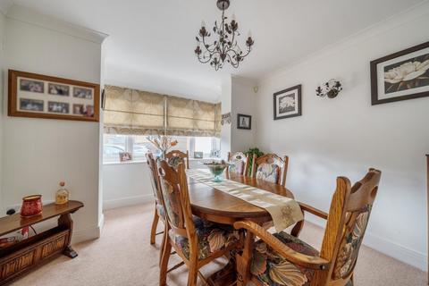 5 Blanes Close, Long Crendon, Aylesbury, HP18 9GD