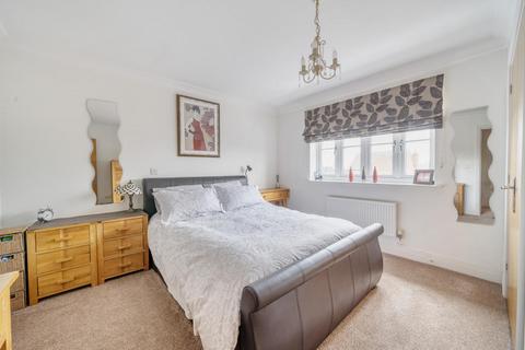 5 Blanes Close, Long Crendon, Aylesbury, HP18 9GD