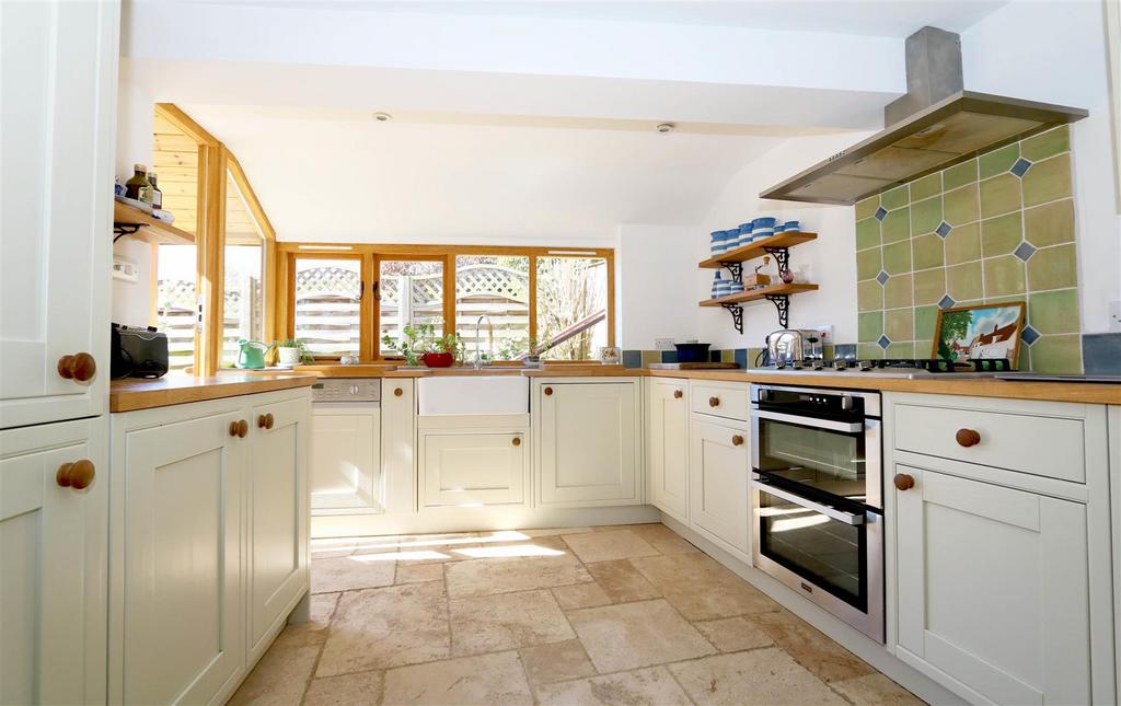 High Street, Long Crendon 3 bed semidetached house for sale £549,950