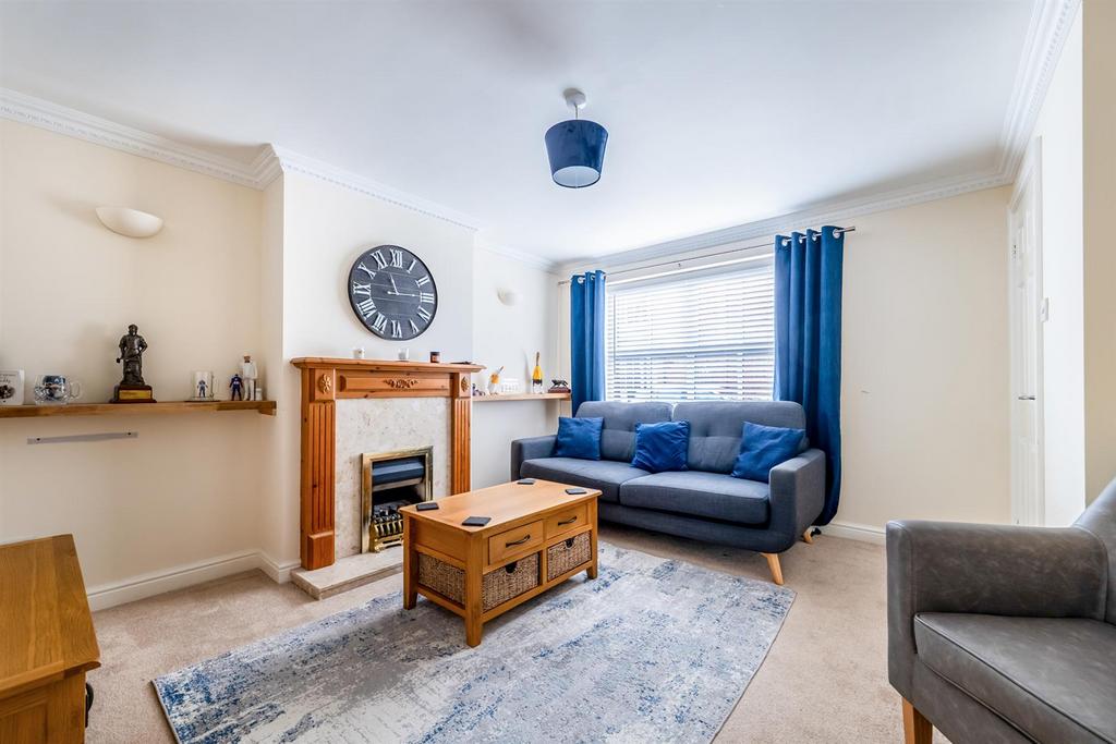 High Street, BidfordOnAvon 3 bed semidetached house for sale £300,000