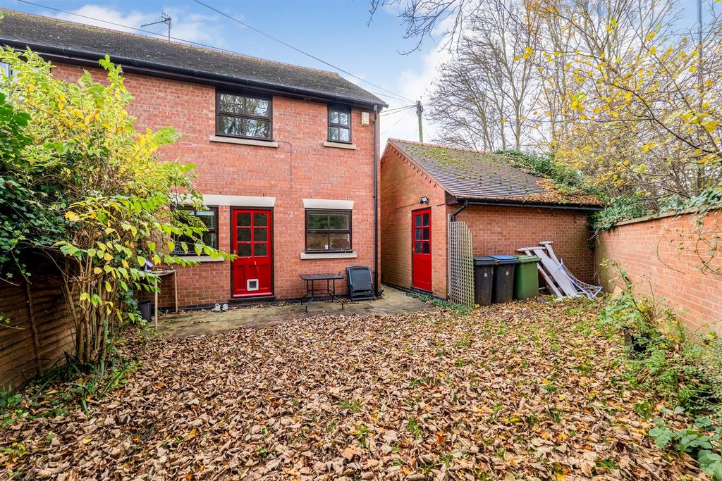 High Street, BidfordOnAvon 3 bed semidetached house for sale £300,000
