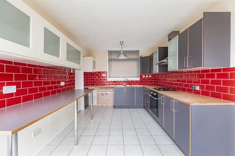 162 Knights Croft, New Ash Green, Longfield, DA3 8HZ