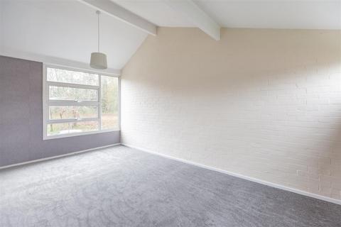 162 Knights Croft, New Ash Green, Longfield, DA3 8HZ