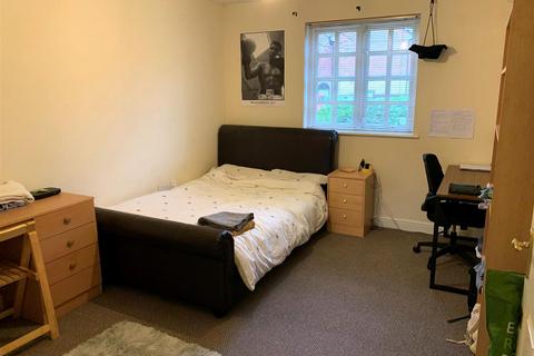 2 bedroom apartment for sale, Hadfield Close, Manchester, M14