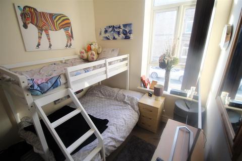 1 bedroom flat for sale, Charles Street, Shipley