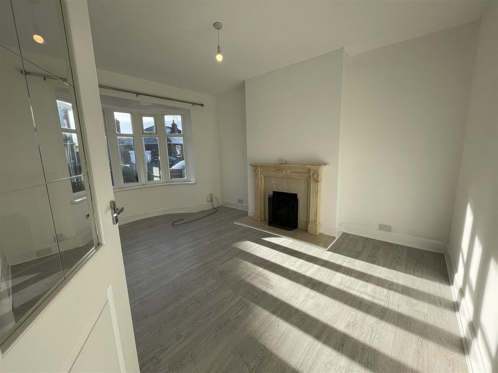 The Causeway, Darlington 2 bed semidetached bungalow £750 pcm (£173 pw)