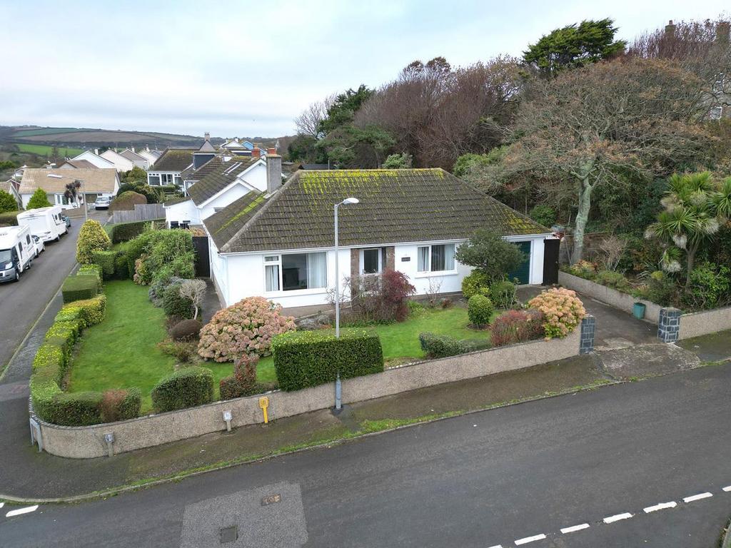 14 Mill Close, Porthleven TR13 2 bed detached bungalow for sale £385,000