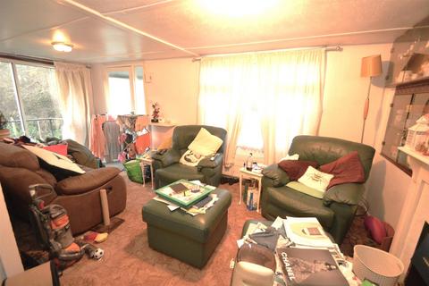 2 bedroom mobile home for sale, The Dome Village, Hockley