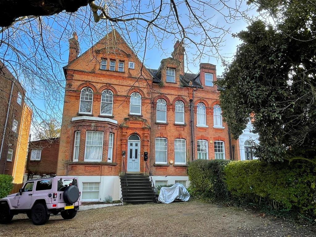 Shortlands Road, Shortlands, Bromley, BR2 3 bed flat for sale £325,000