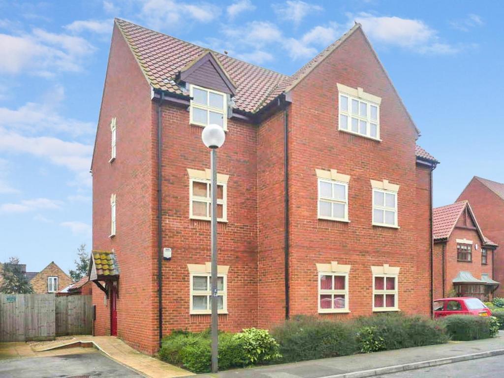 Castle Acre, Monkston, Milton Keynes 2 bed apartment for sale £255,000