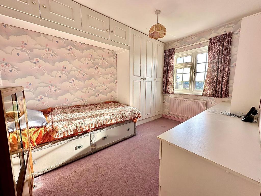 Bed 2.jpg