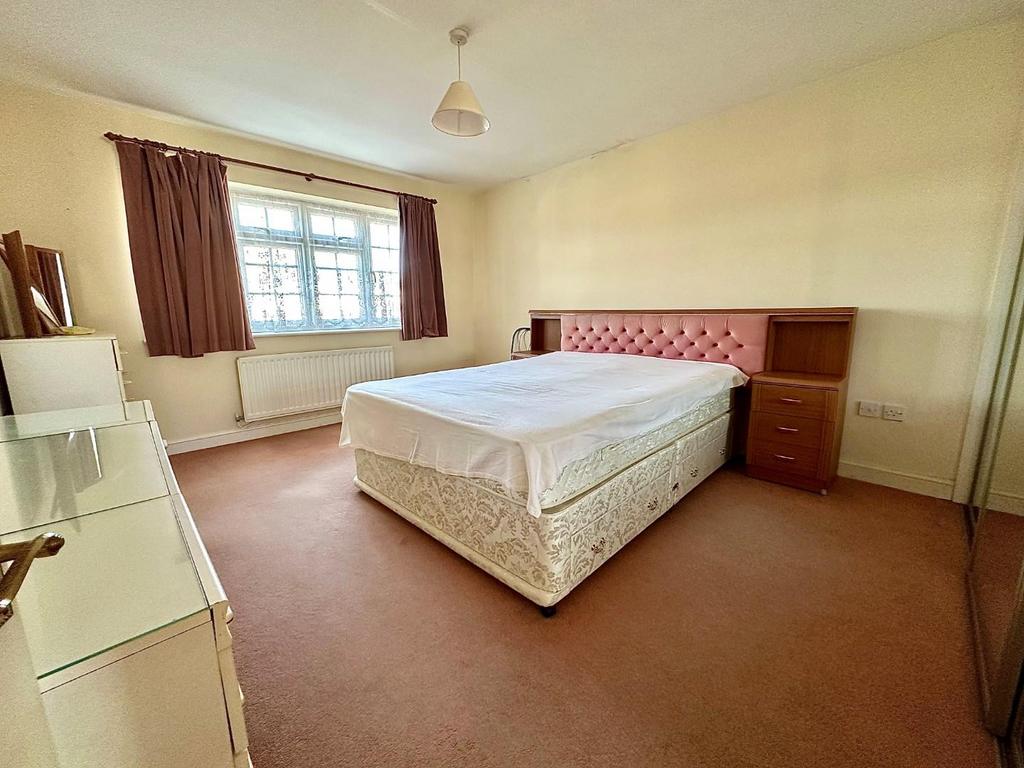 Bed 1.jpg