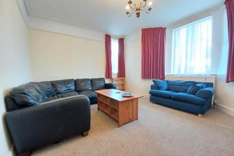 6 bedroom house to rent - Livingstone Terrace
