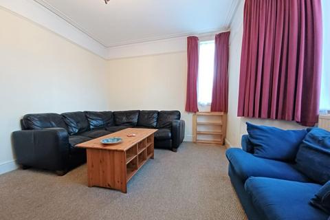 6 bedroom house to rent - Livingstone Terrace