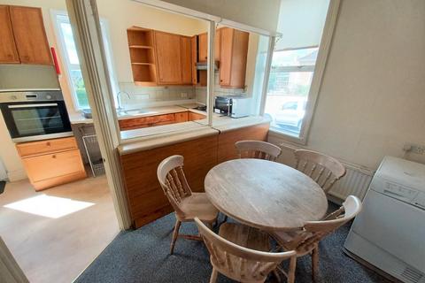 6 bedroom house to rent - Livingstone Terrace