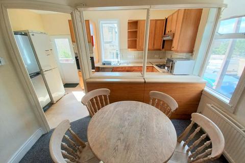 6 bedroom house to rent - Livingstone Terrace