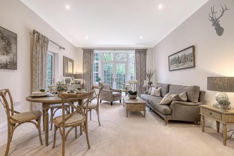 2 bedroom apartment to rent - Lambourne Road, Chigwell IG7