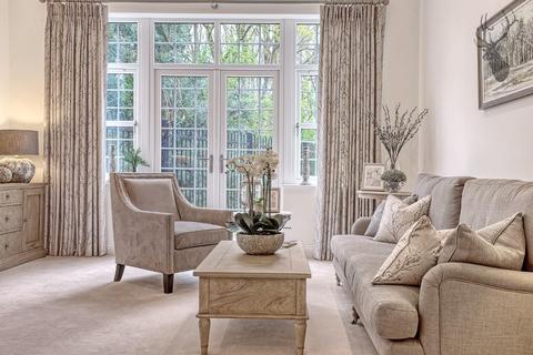 2 bedroom apartment to rent - Lambourne Road, Chigwell IG7