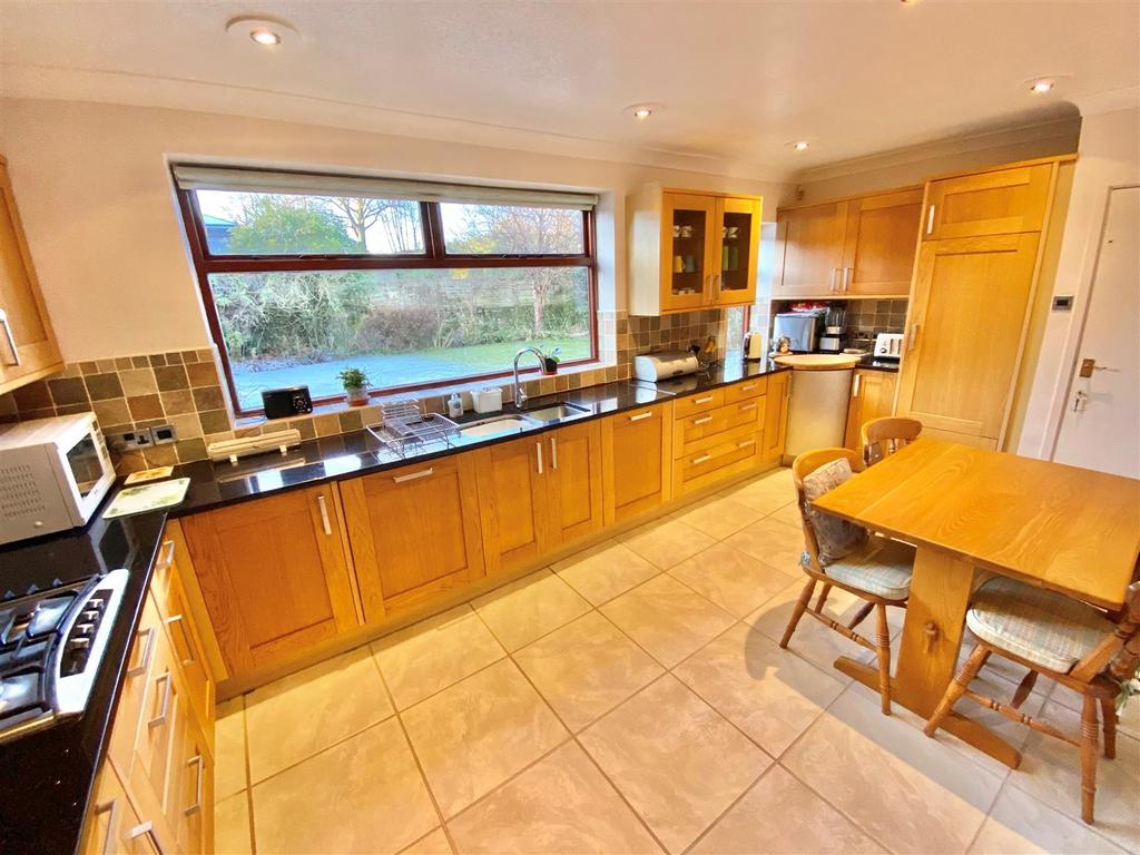 Henbury Rise, Henbury, Macclesfield 5 bed detached house for sale £