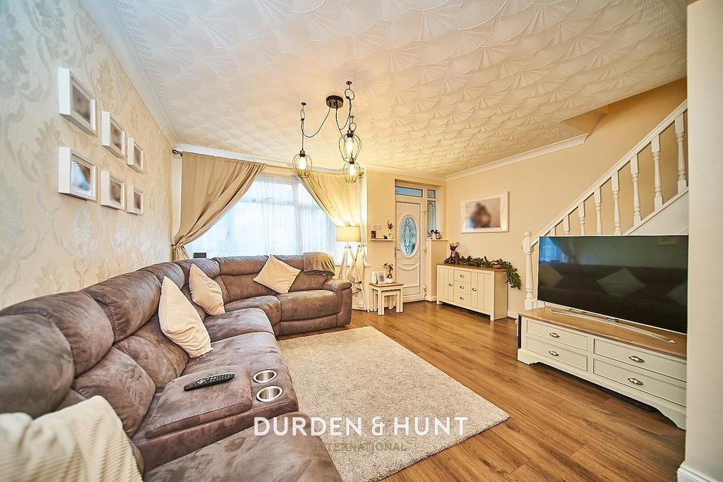 Grange Road, Aveley, RM15 3 bed terraced house for sale £375,000