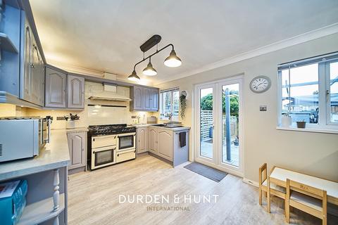 25 Grange Road, Aveley, South Ockendon, RM15 4ER