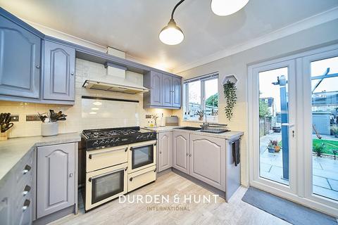 25 Grange Road, Aveley, South Ockendon, RM15 4ER