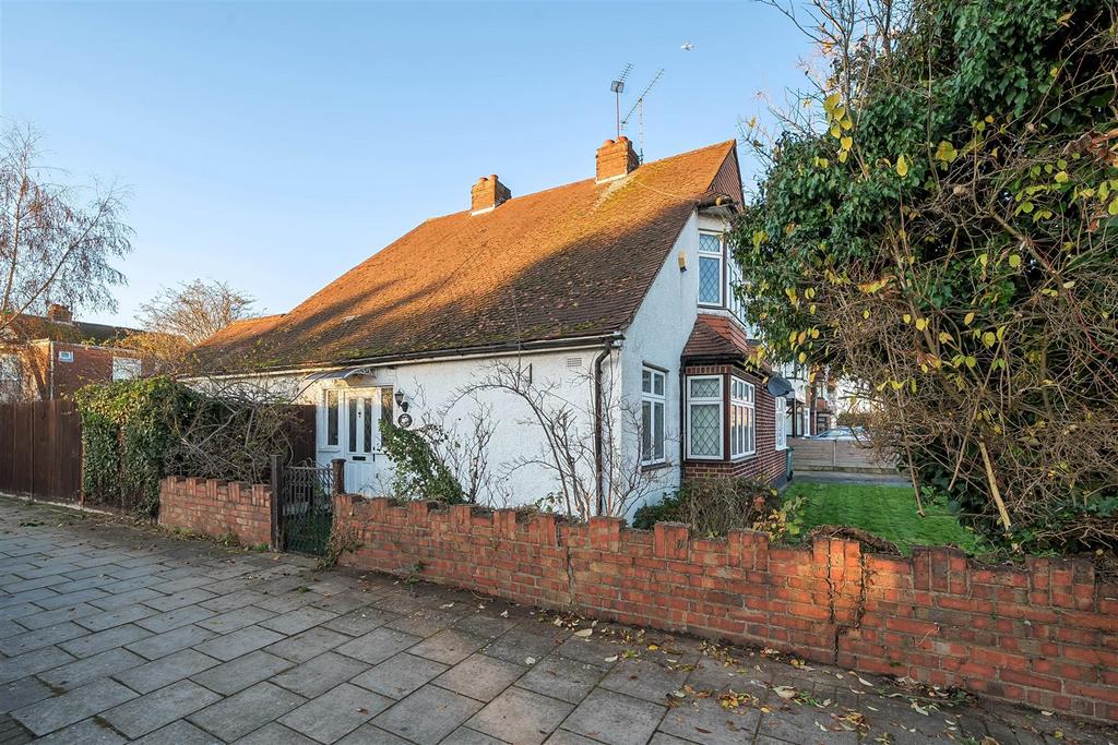 Cannon Lane, Pinner HA5 3 bed semidetached house for sale £625,000
