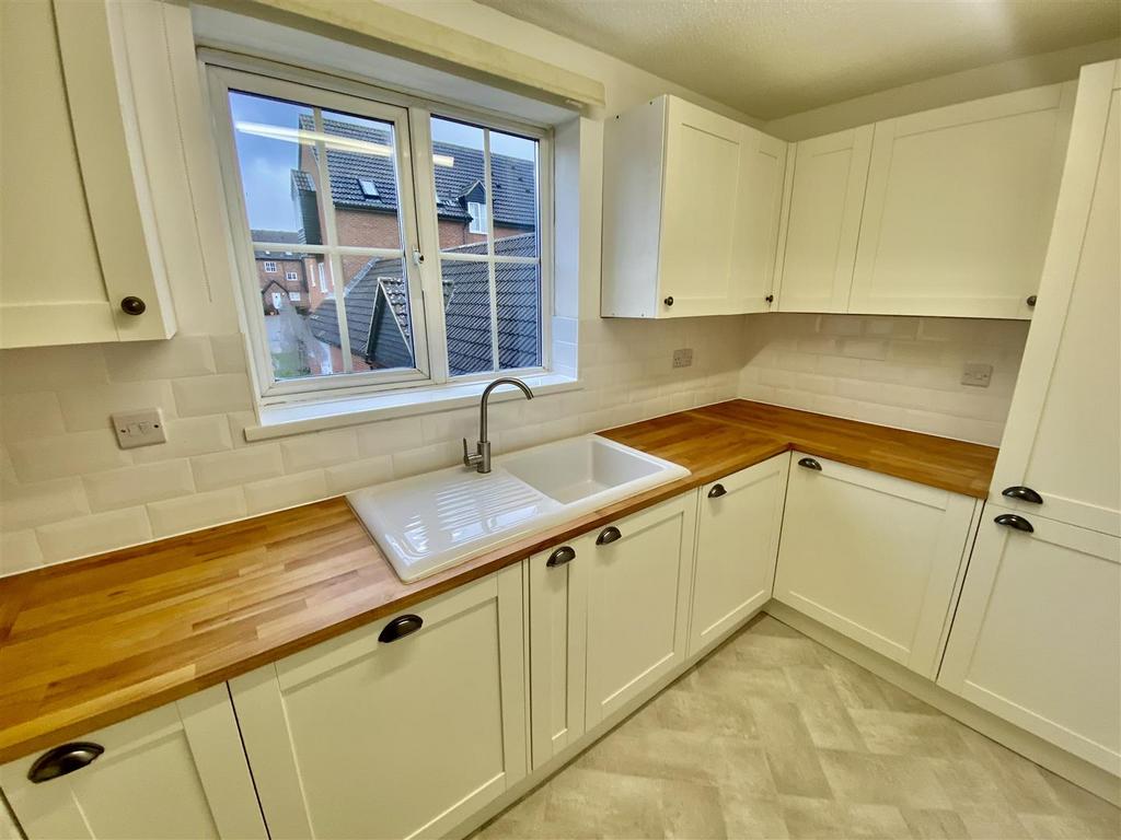 Dewell Mews, Swindon SN3 1 bed flat for sale £130,000