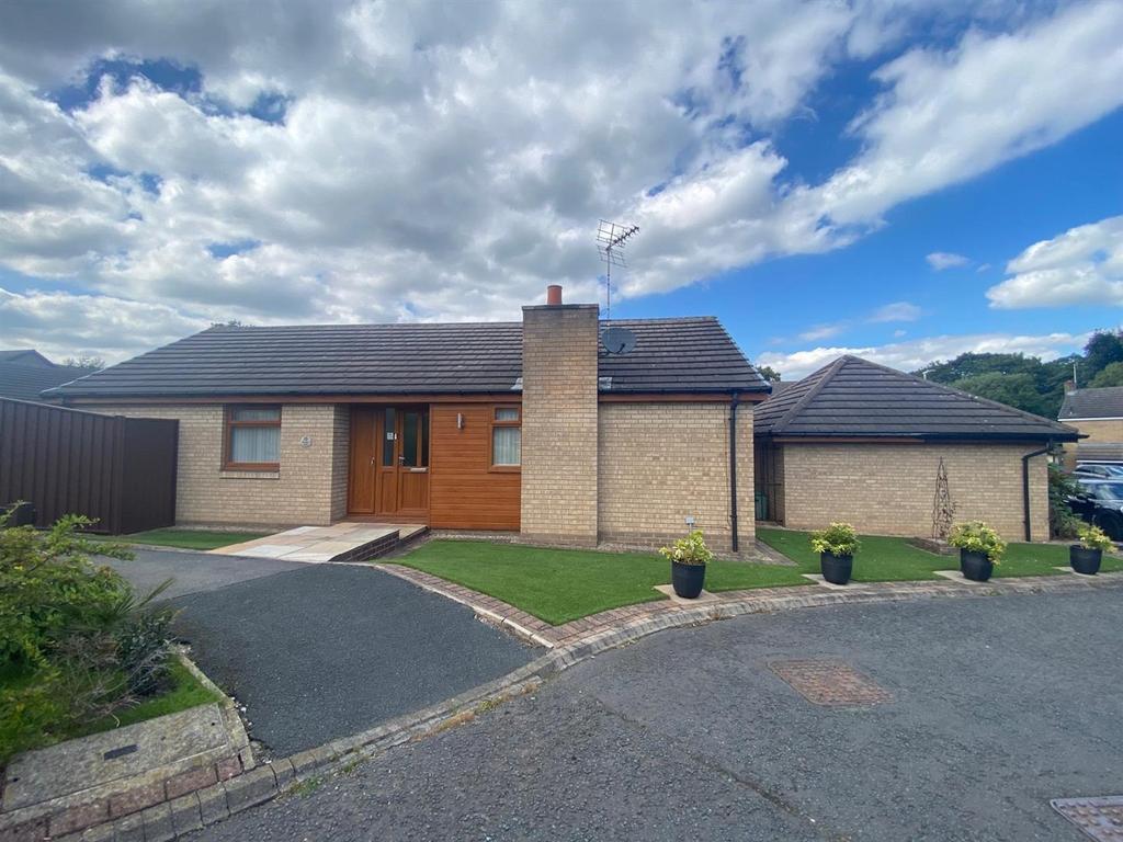 St. Giles Close, Brighouse 3 bed house for sale £310,000
