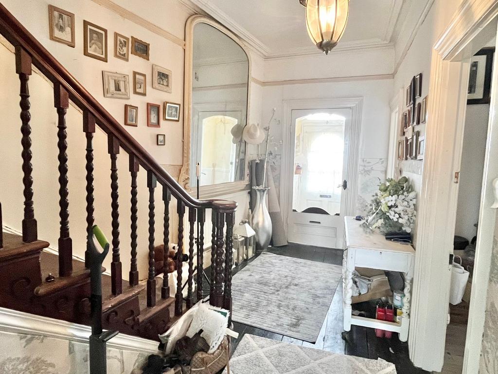 Esplanade, BurnhamonSea, TA8 4 bed for sale £284,950