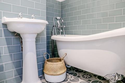 2 bedroom flat to rent, Carlton Mansions, Randolph Ave, London W9