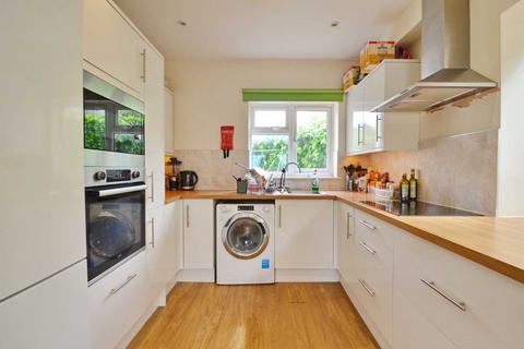 4 bedroom end of terrace house to rent - Monks Park Avenue, Horfield