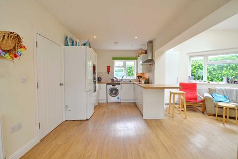 4 bedroom end of terrace house to rent - Monks Park Avenue, Horfield