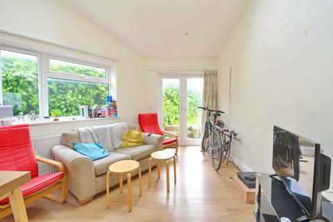 4 bedroom end of terrace house to rent - Monks Park Avenue, Horfield