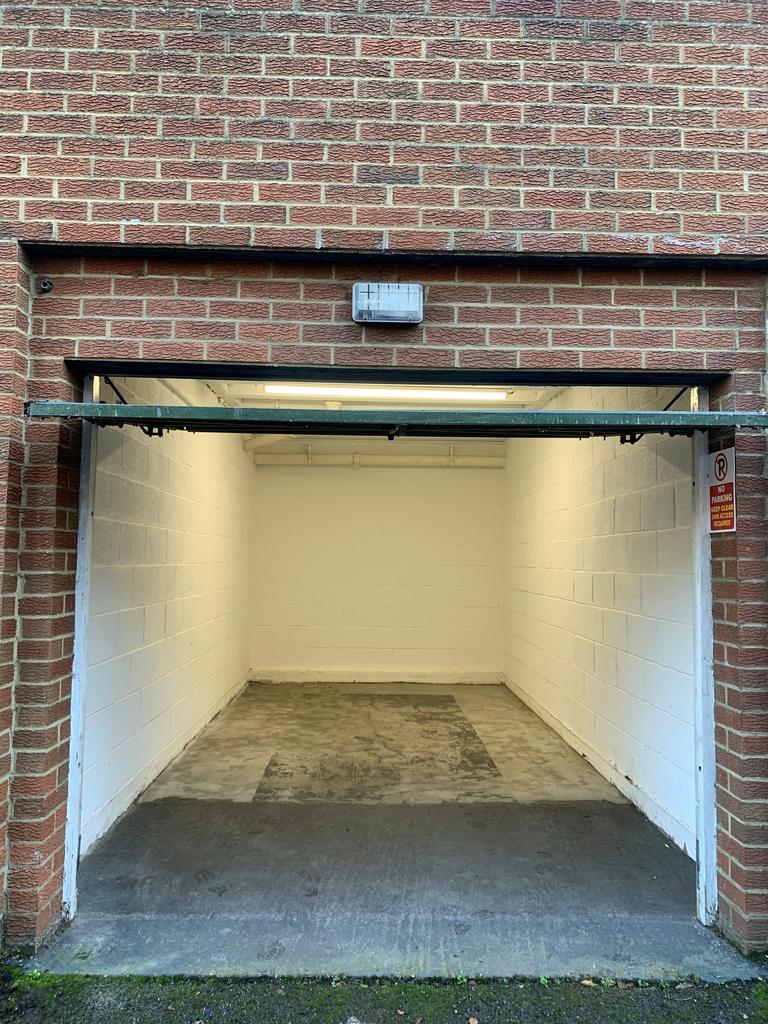 Watchfield Court, Chiswick W4 Garage £217 pcm (£50 pw)