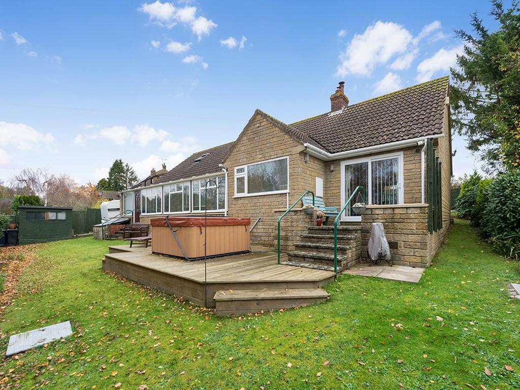 Back Lane, Bradford Abbas, Dorset, DT9 2 bed detached bungalow for sale