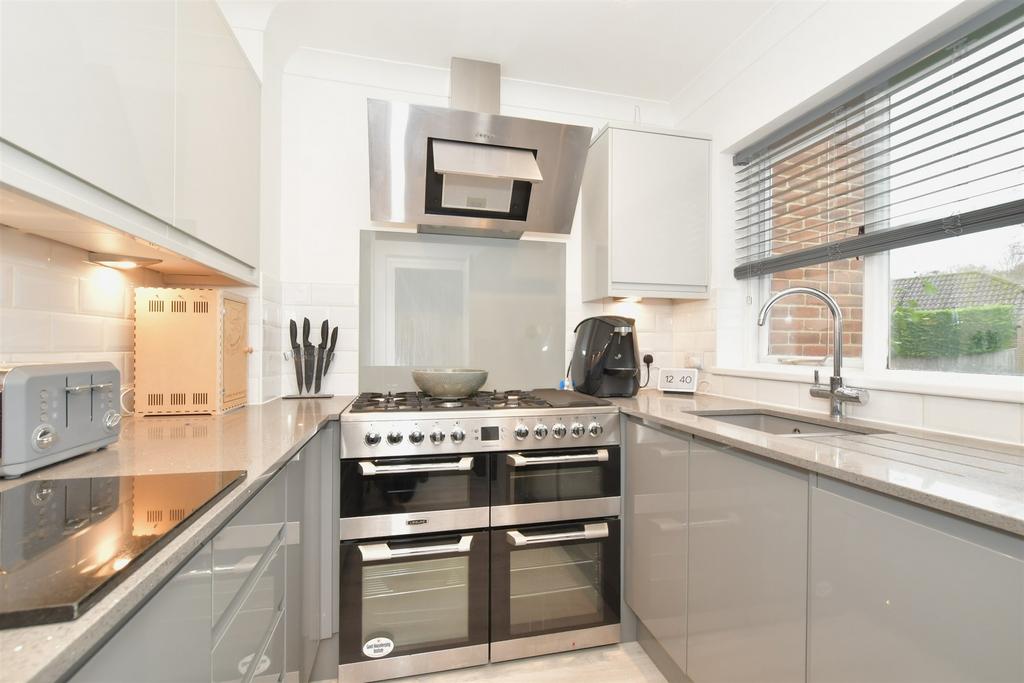 Selham Close, Chichester, West Sussex 3 bed terraced house for sale £