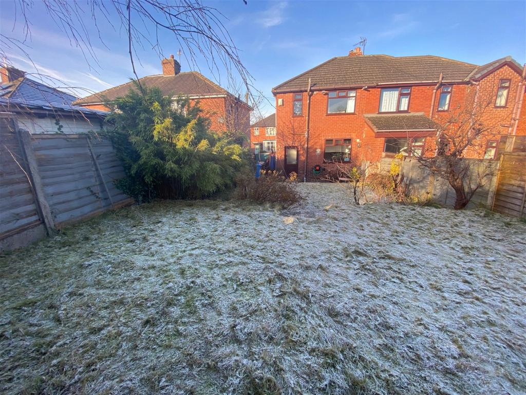 Springfield Lane, Thornham, Royton 2 bed semidetached house for sale