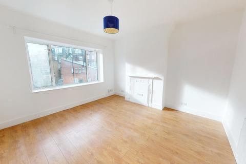 3 bedroom maisonette to rent, Norbury Crescent, London SW16