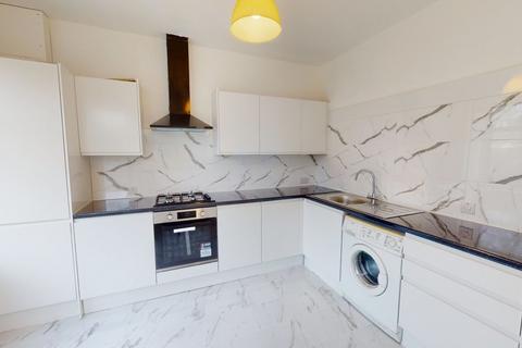 3 bedroom maisonette to rent, Norbury Crescent, London SW16
