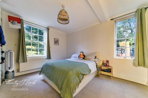 2 Point Close, London, SE10 8QS