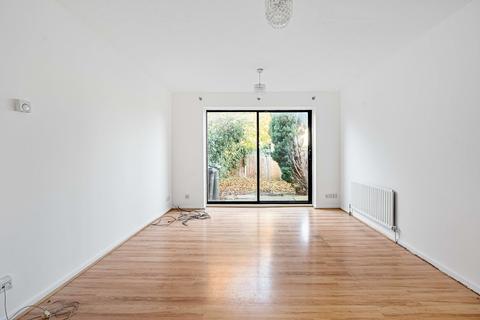 24 Damigos Road, Gravesend, DA12 2LR