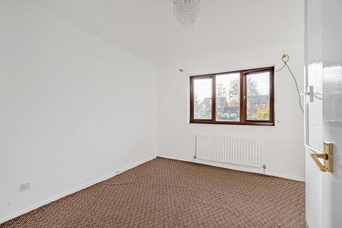 24 Damigos Road, Gravesend, DA12 2LR