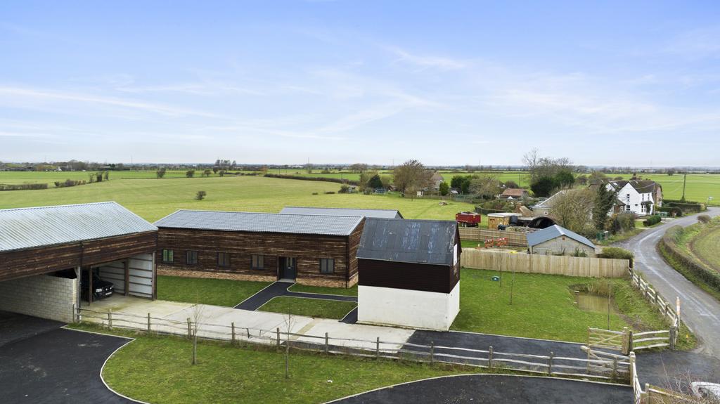 School Lane,St Mary in the Marsh,New Romney,Kent,TN29 0DG 4 bed barn
