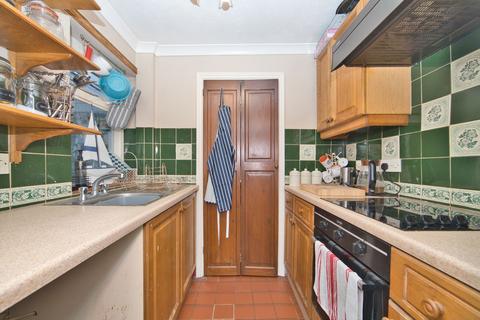 2 bedroom end of terrace house for sale, Mayfield Avenue, Dover, CT16