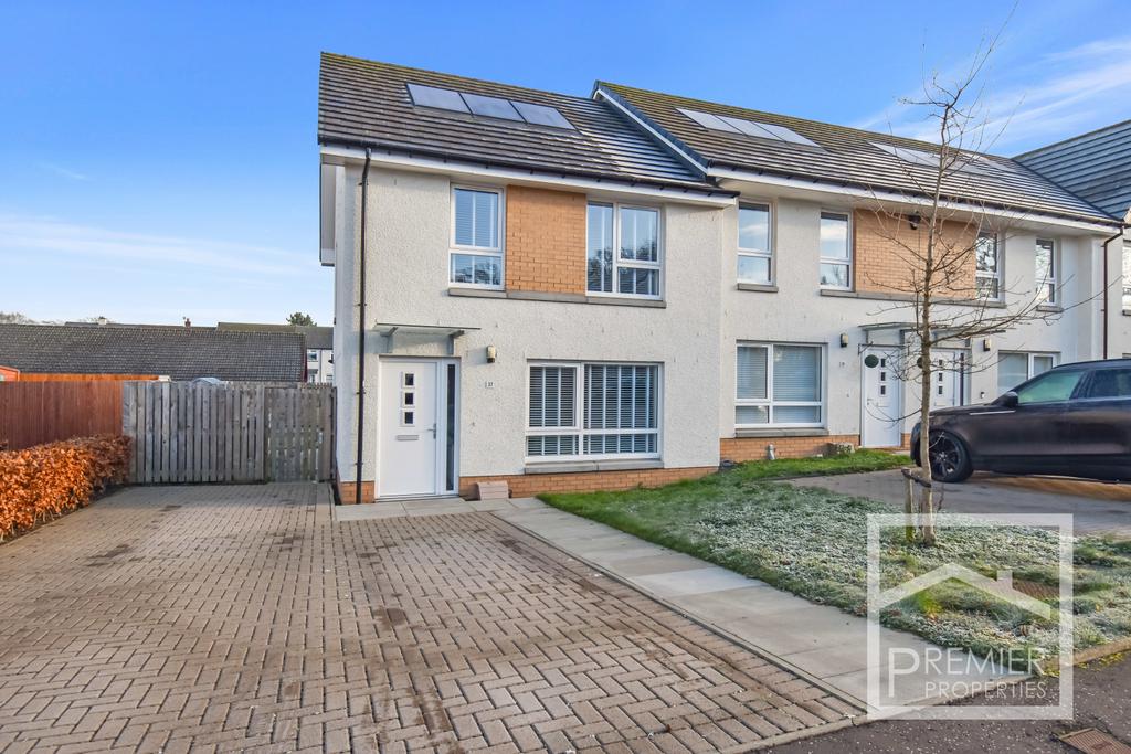 Immaculately presented, three bedroom, modern, en