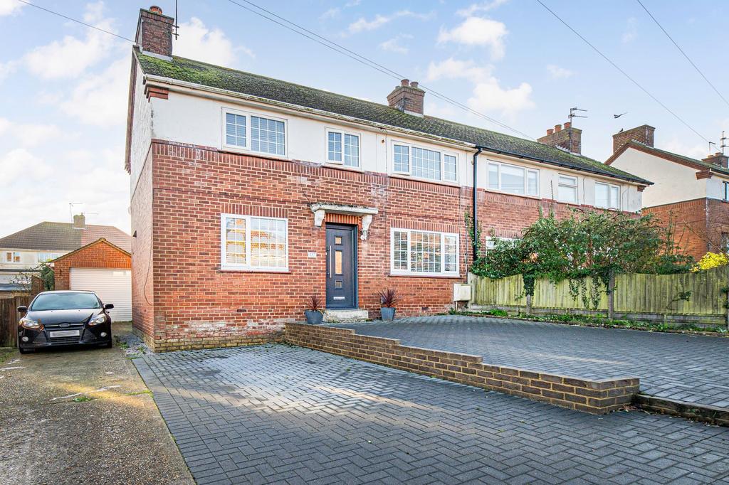 Mill Hill, Deal, CT14 3 bed semidetached house £280,000