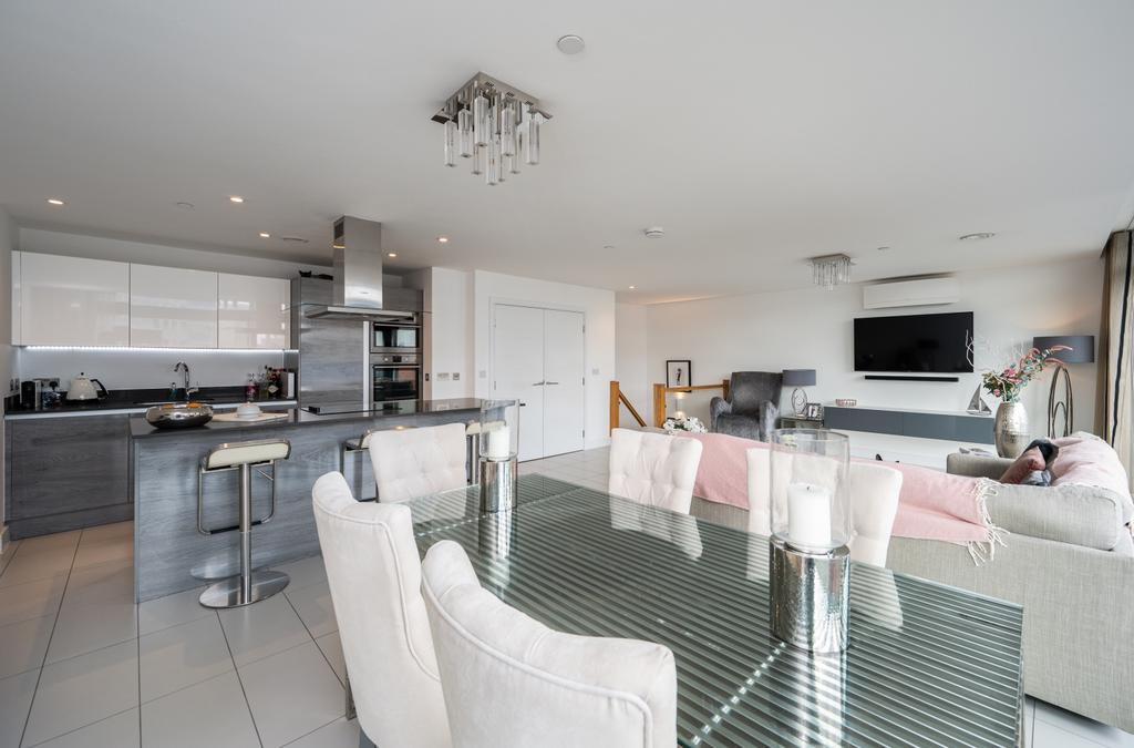 Dining to Kitchen