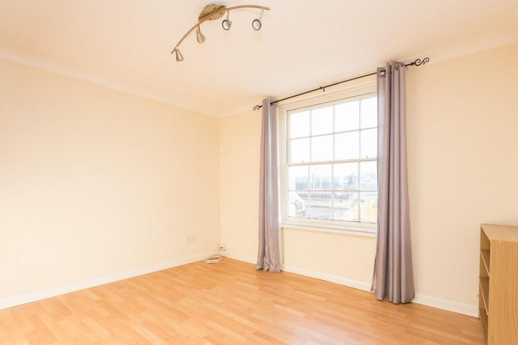 Snargate Street, Dover, CT17 1 bed ground floor flat for sale £125,000