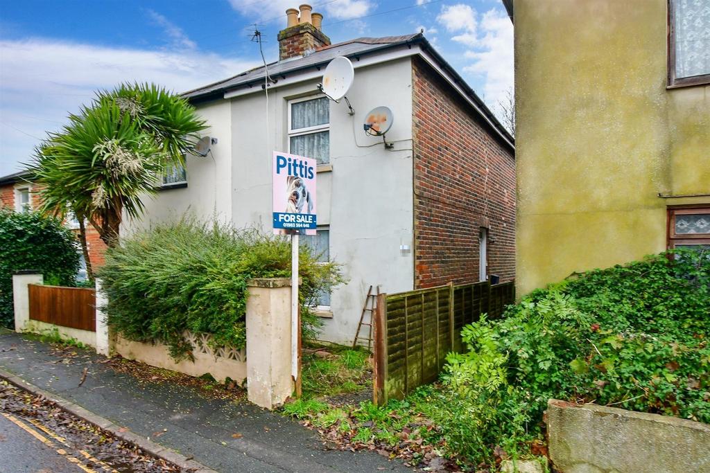 Lower Highland Road Ryde Isle Of Wight 2 Bed Semi Detached House £